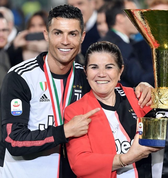 Top Football Players With Their Mothers  
